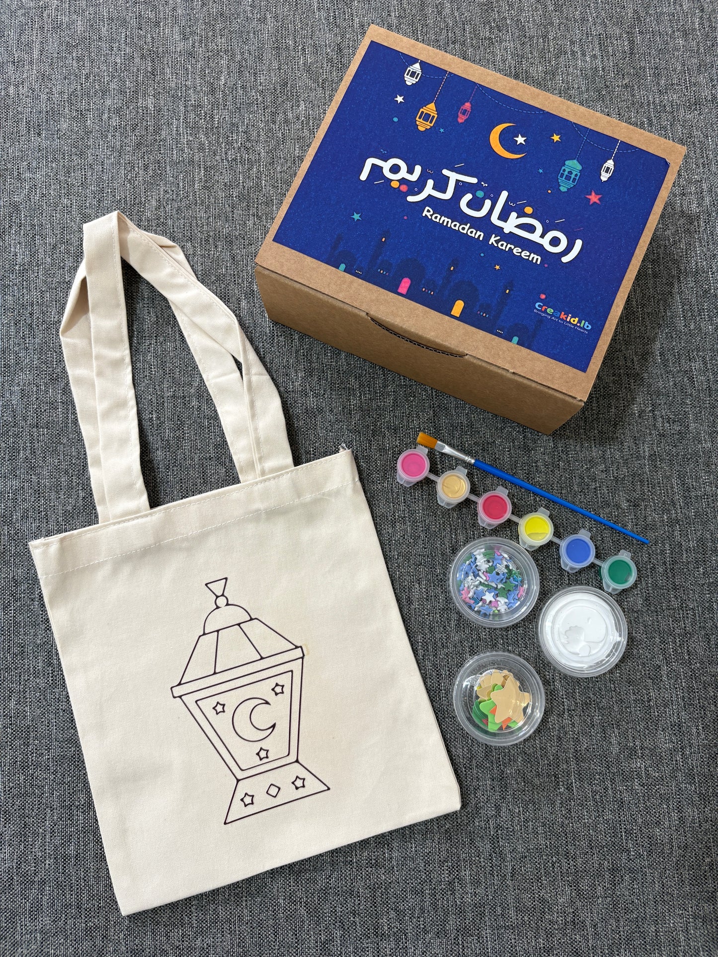 Color and decorate your tote bag