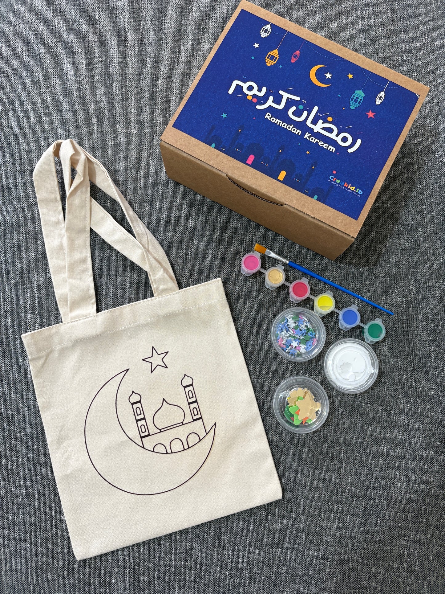 Color and decorate your tote bag